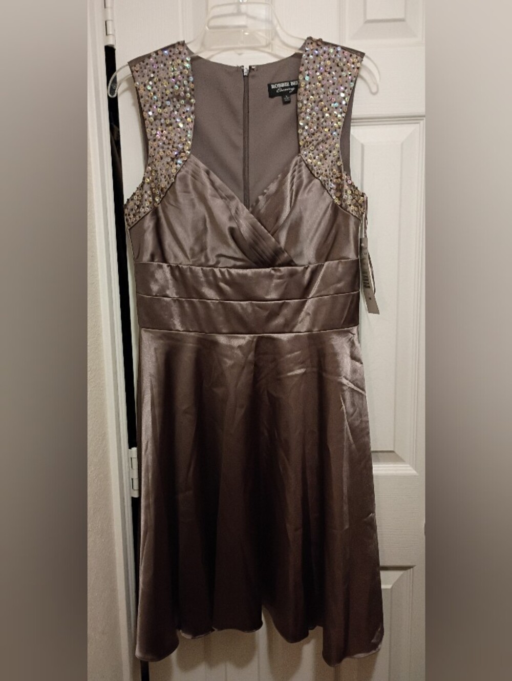 Robbie Bee Evening Taupe Sequin Surplice Neck Sleeveless Mini Dress Sz 6 NWT